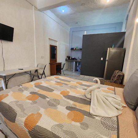 Small Studio Apt 5Min To Dt! Zihuatanejo Exterior photo